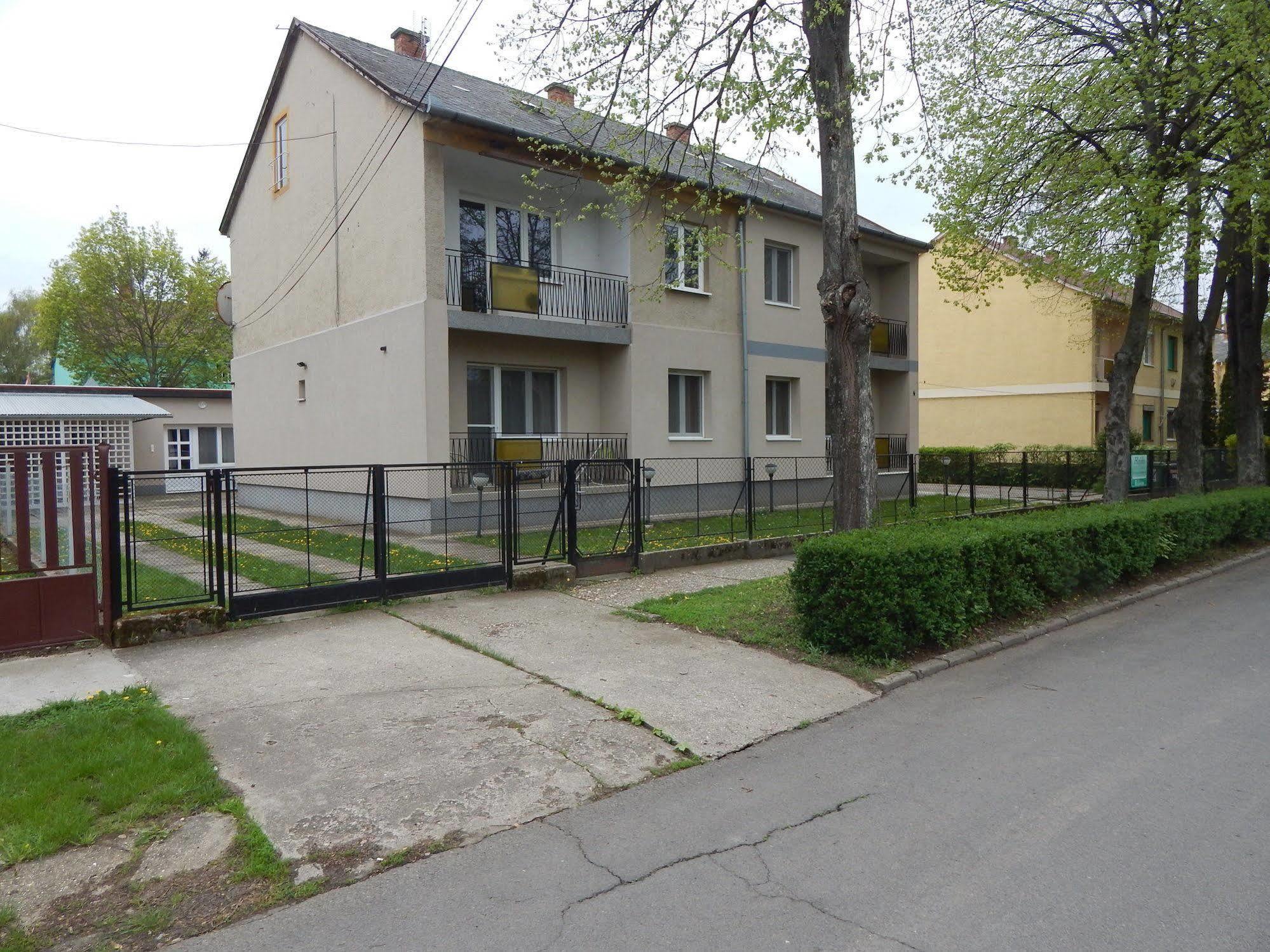 Hajdú Vendégház Hajdúszoboszló Exterior foto